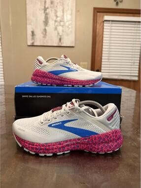 Brooks Adrenaline GTS 22 Womens 1203531B160 Gray Running Shoes Sneakers Sz 7.5 B